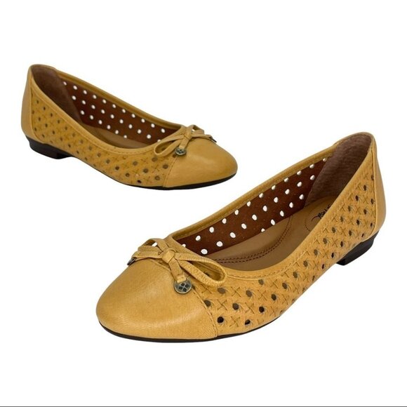 Patricia Nash Bettina Ochre Leather Perforated Bow Accent Womens Flats Size 6M - Picture 10 of 13